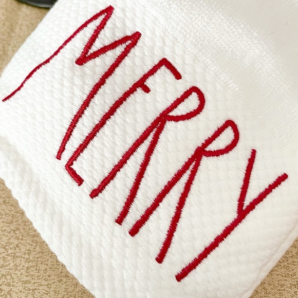 🆕Rae Dunn SET OF 2 MERRY Bathroom Hand Towels - Picture 5 of 5